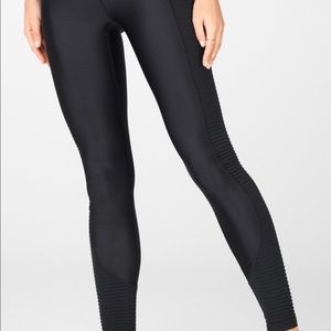 Fabletics Ultra High Waisted Motion Shine Legging-small